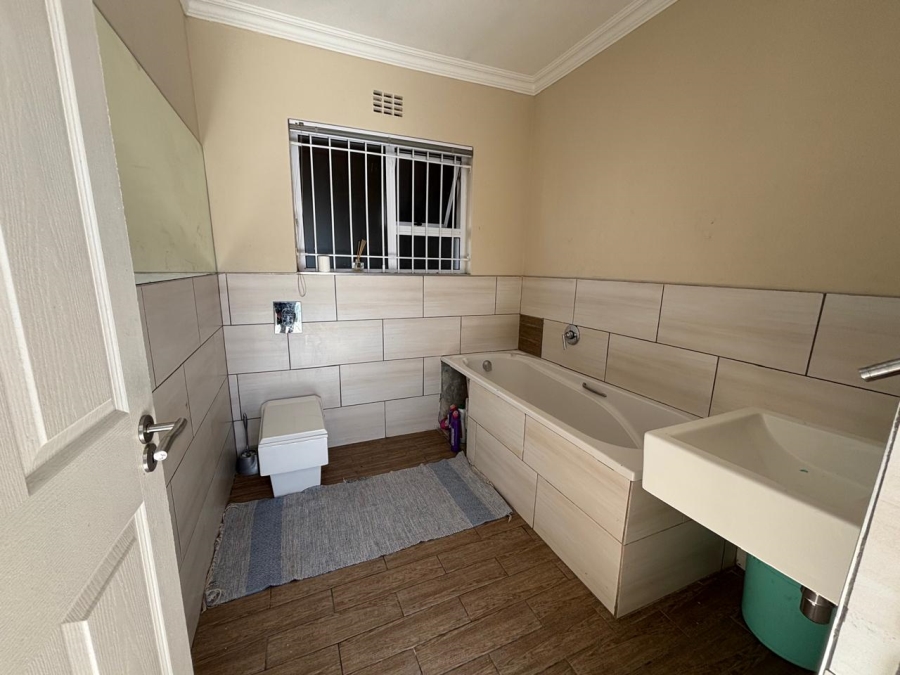 To Let 4 Bedroom Property for Rent in Vredelust Western Cape